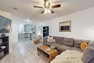 922 Tamara Ln, Grand Prairie, TX 75051 - Photo 3