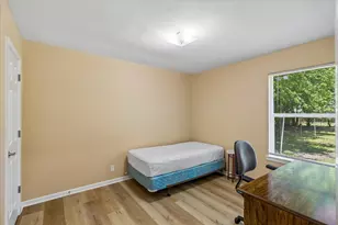 321 Lorna St, Burleson, TX 76028 - Photo 17