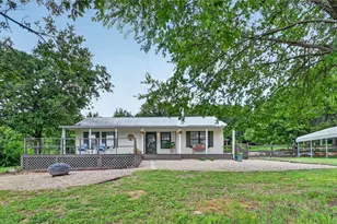 1300 Shannon Dr, Cleburne, TX 76031 - Photo 5