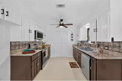 1300 Shannon Drive, Cleburne, TX 76031 - Photo 17
