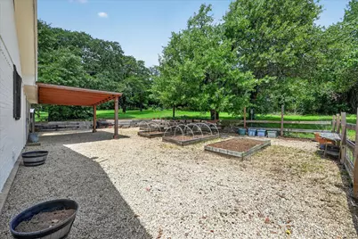 1300 Shannon Drive, Cleburne, TX 76031 - Photo 33