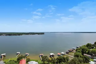222 Wedgewood Dr, Mabank, TX 75156 - Photo 1