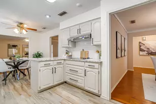 2907 Creekwood Dr, Grapevine, TX 76051 - Photo 9
