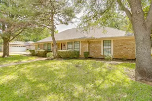 2907 Creekwood Dr, Grapevine, TX 76051 - Photo 3