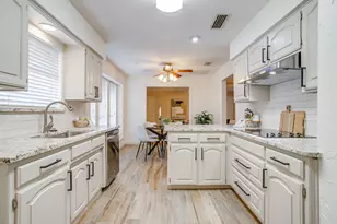 2907 Creekwood Dr, Grapevine, TX 76051 - Photo 13