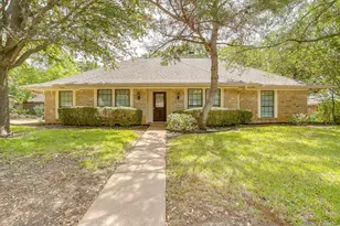2907 Creekwood Dr, Grapevine, TX 76051 - Photo 1