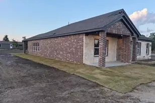 749 J L Dr, Valley View, TX 76272 - Photo 3