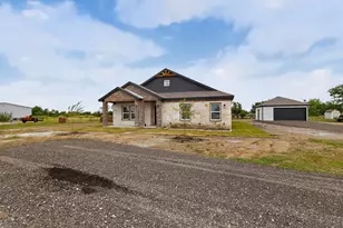 749 J L Dr, Valley View, TX 76272 - Photo 7