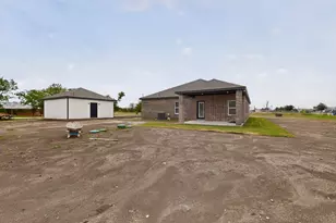 749 J L Dr, Valley View, TX 76272 - Photo 35