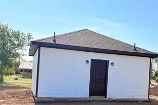749 J L Dr, Valley View, TX 76272 - Photo 9