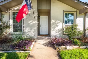 2211 Yewpon Dr, Carrollton, TX 75007 - Photo 3