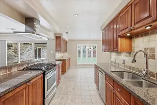 2009 Tanglewood Dr, Grapevine, TX 76051 - Photo 9