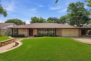 2009 Tanglewood Dr, Grapevine, TX 76051 - Photo 1