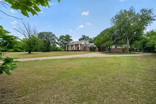928 E Bear Creek Rd, Glenn Heights, TX 75154 - Photo 1