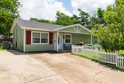 812 Denton Drive, Euless, TX 76039 - Photo 1