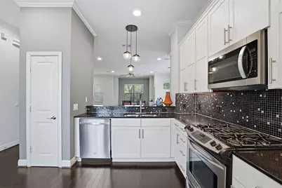644 E Bluff Street, Fort Worth, TX 76102 - Photo 5