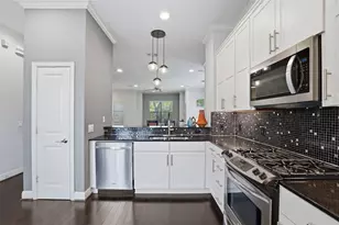 644 E Bluff St, Fort Worth, TX 76102 - Photo 5