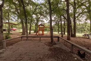 1517 Oakridge Ct W, Azle, TX 76020 - Photo 33