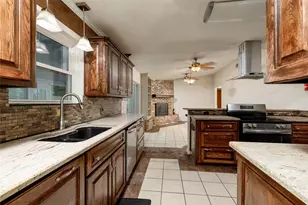 1517 Oakridge Ct W, Azle, TX 76020 - Photo 19