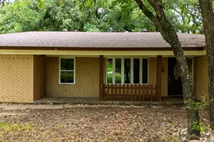 1517 Oakridge Ct W, Azle, TX 76020 - Photo 5