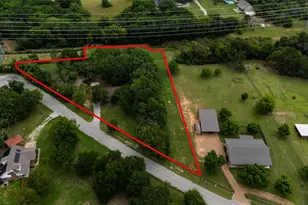 1517 Oakridge Ct W, Azle, TX 76020 - Photo 37