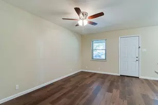 601 W College St, Grapevine, TX 76051 - Photo 9