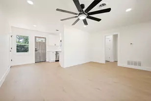 318 Parkwood Pl, Lewisville, TX 75067 - Photo 5