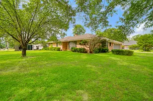 615 N Main St, Bogata, TX 75417 - Photo 3