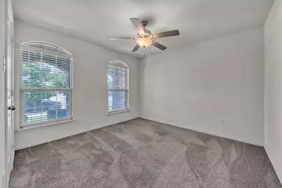 9106 Fall Creek Court, Arlington, TX 76002 - Photo 5