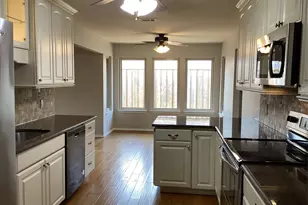 2841 Southridge Dr, Grapevine, TX 76051 - Photo 3
