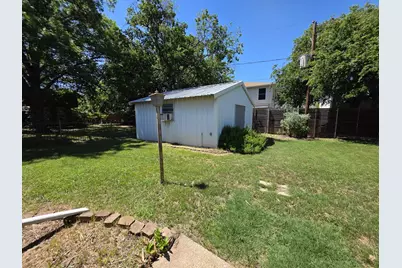 209 E Eller Avenue, Crowley, TX 76036 - Photo 23