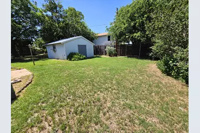 209 E Eller Avenue, Crowley, TX 76036 - Photo 21