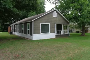 301 S 4th St, Grandview, TX 76050 - Photo 3
