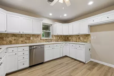 4812 Hollowbrook Road, Fort Worth, TX 76103 - Photo 19