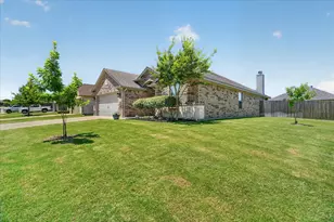 1641 Town Creek Cir, Weatherford, TX 76086 - Photo 3