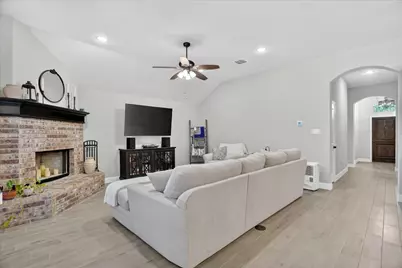 1641 Town Creek Circle, Weatherford, TX 76086 - Photo 7