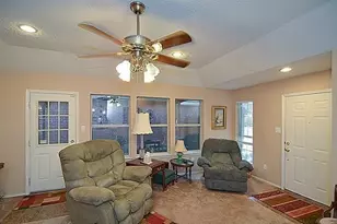 3112 Fairfield Dr, Grand Prairie, TX 75052 - Photo 3