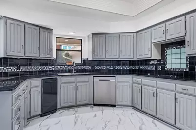 1908 Lakehill Court, Arlington, TX 76012 - Photo 13