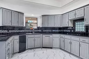 1908 Lakehill Ct, Arlington, TX 76012 - Photo 13