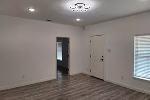 215 S Walker St, Mesquite, TX 75149 - Photo 5