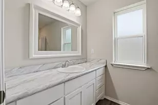 731 E Brown St, Cleburne, TX 76031 - Photo 23