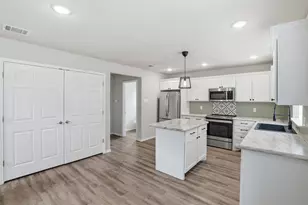 731 E Brown St, Cleburne, TX 76031 - Photo 13