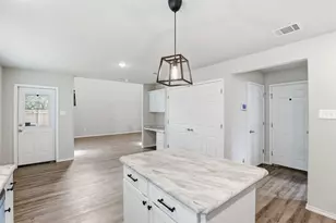 731 E Brown St, Cleburne, TX 76031 - Photo 17