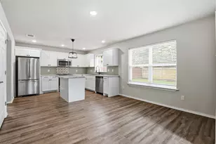 731 E Brown St, Cleburne, TX 76031 - Photo 9