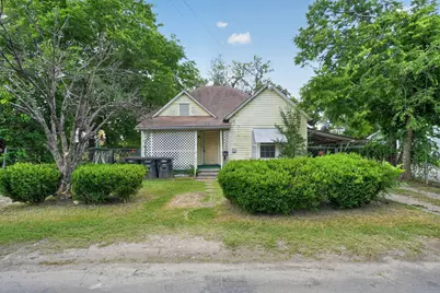406 E Willingham Street, Cleburne, TX 76031 - Photo 1