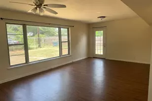 983 Main, Van, TX 75790 - Photo 5
