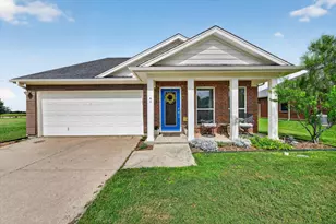 1505 1st St, Sanger, TX 76266 - Photo 1