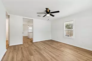 504 Davis St, Gainesville, TX 76240 - Photo 11