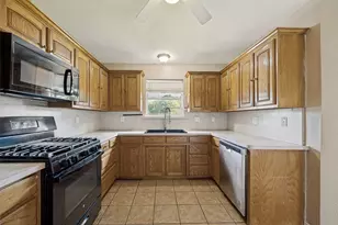 303 Bryant St, Pottsboro, TX 75076 - Photo 5