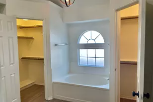 517 Meadowcrest Dr, Burleson, TX 76028 - Photo 17